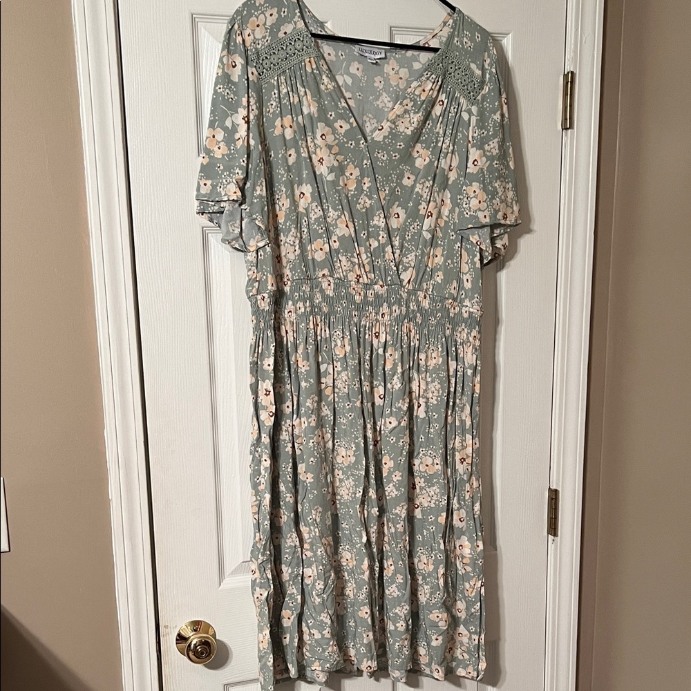 Luxology Sage Floral Midi Dress